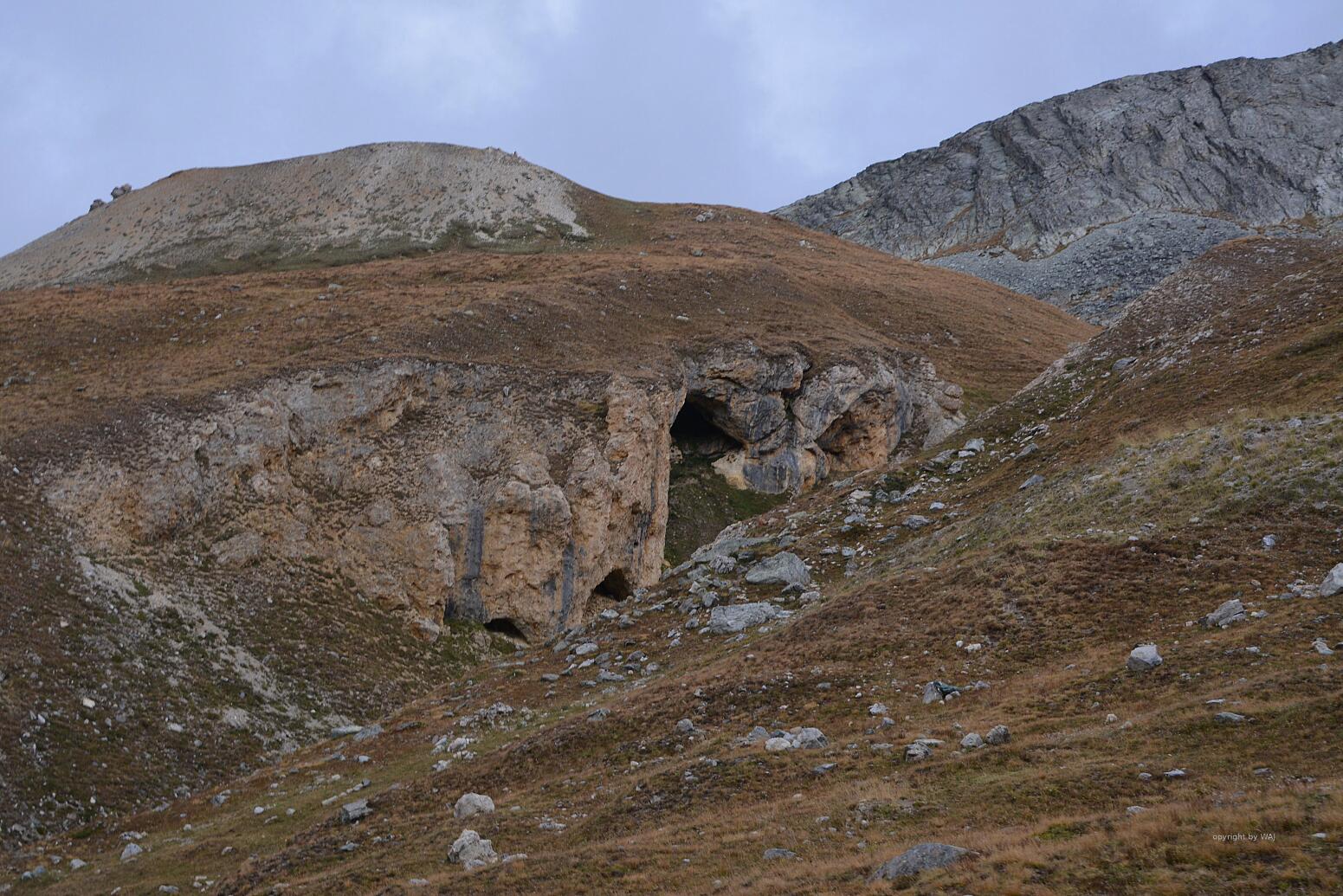 Grotte am Serre Monte auf 2609m