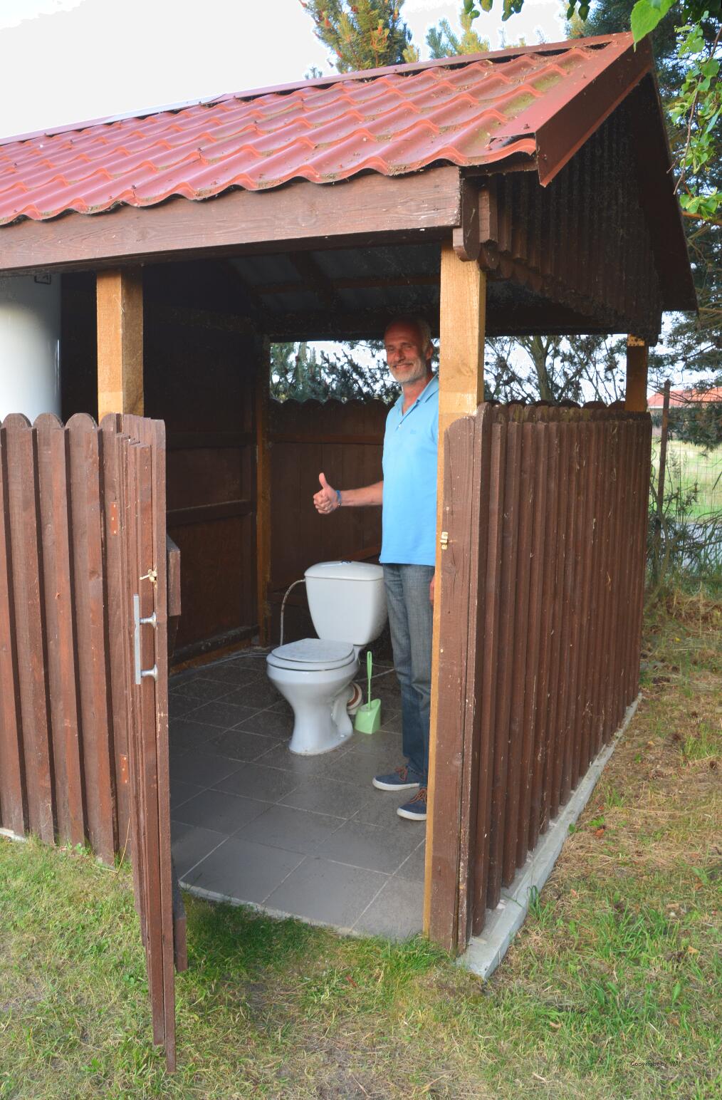 Ein erste der zunehmend gewöhnungsbedüftigeren Toiletten...