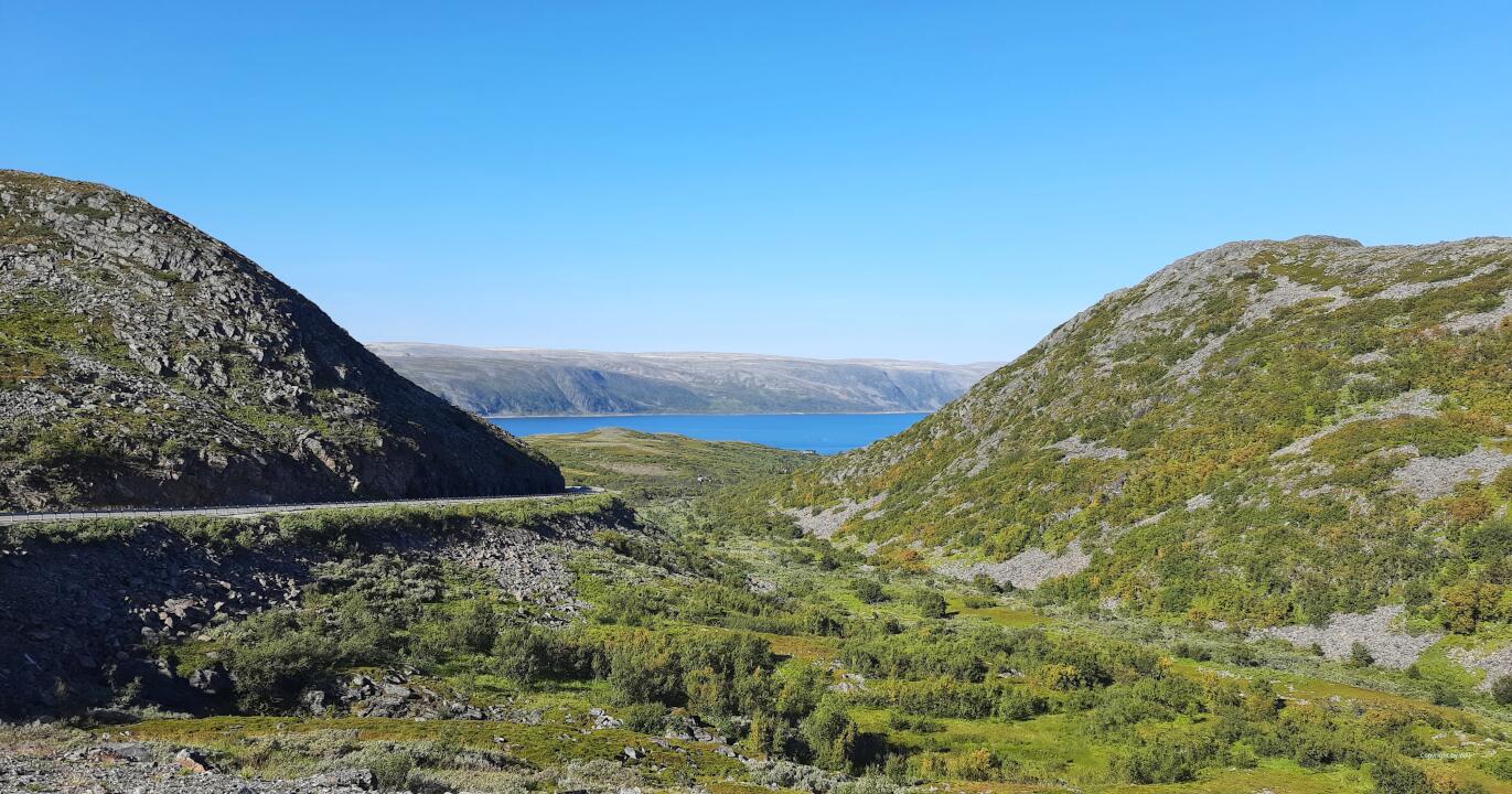 Hinab zum Kjøllefjorden